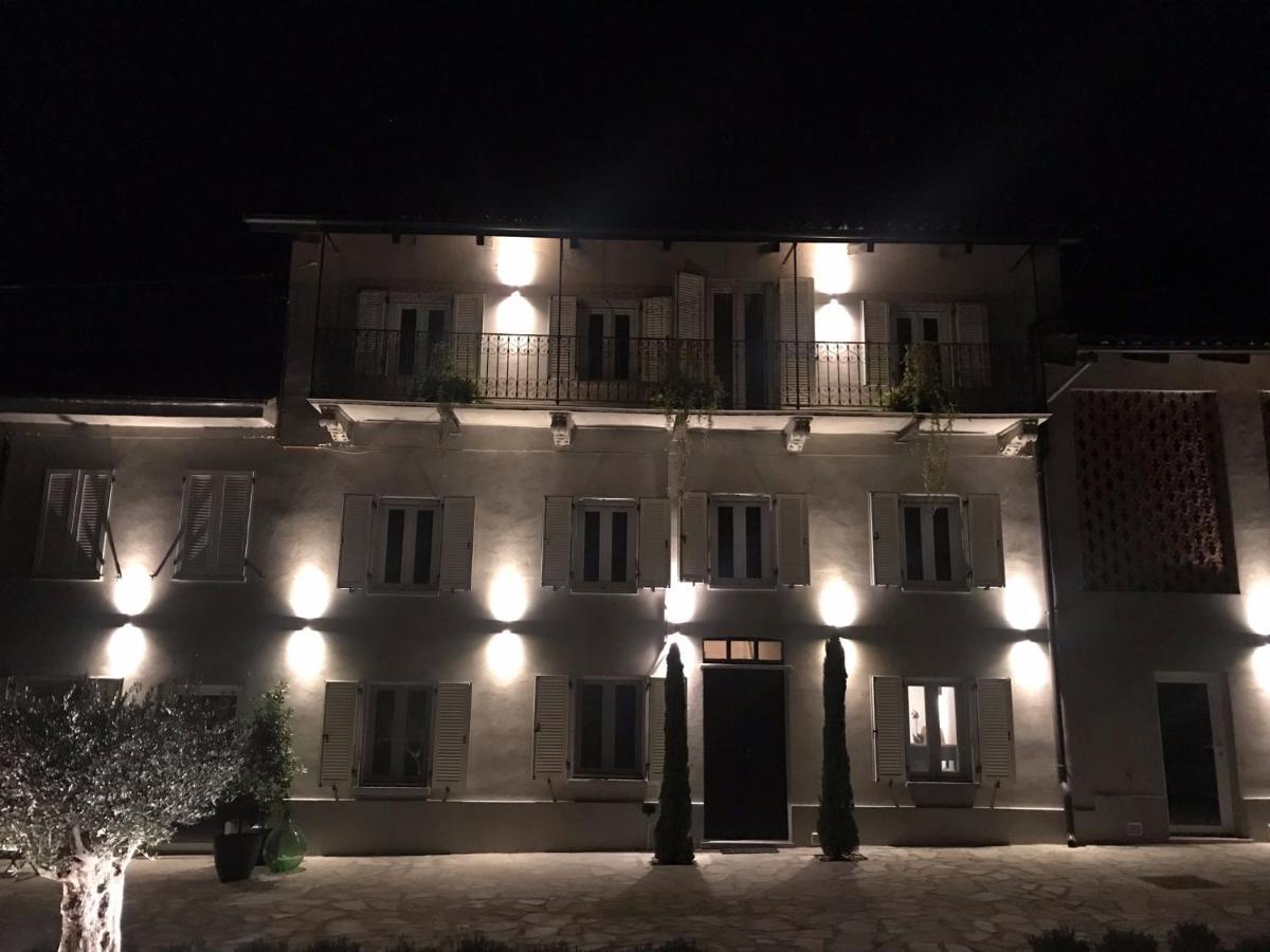 Sotto La Vigna Charm Stay Adults Only Vacation Suite Montegrosso d'Asti Luaran gambar