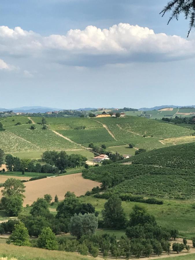 Sotto La Vigna Charm Stay Adults Only Vacation Suite Montegrosso d'Asti Luaran gambar