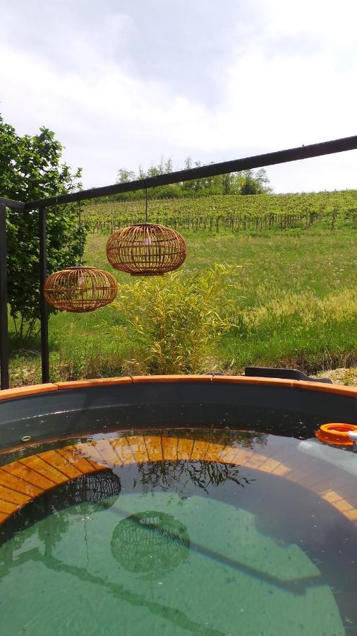 Sotto La Vigna Charm Stay Adults Only Vacation Suite Montegrosso d'Asti Luaran gambar