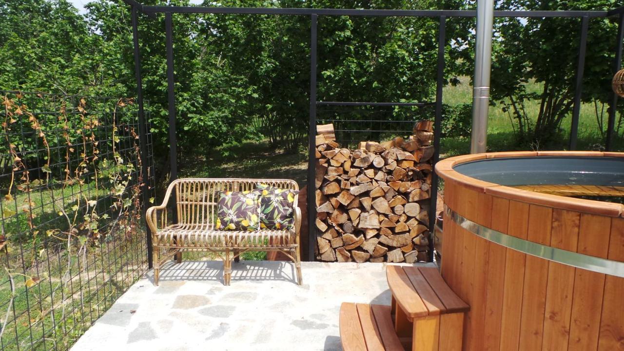 Sotto La Vigna Charm Stay Adults Only Vacation Suite Montegrosso d'Asti Luaran gambar